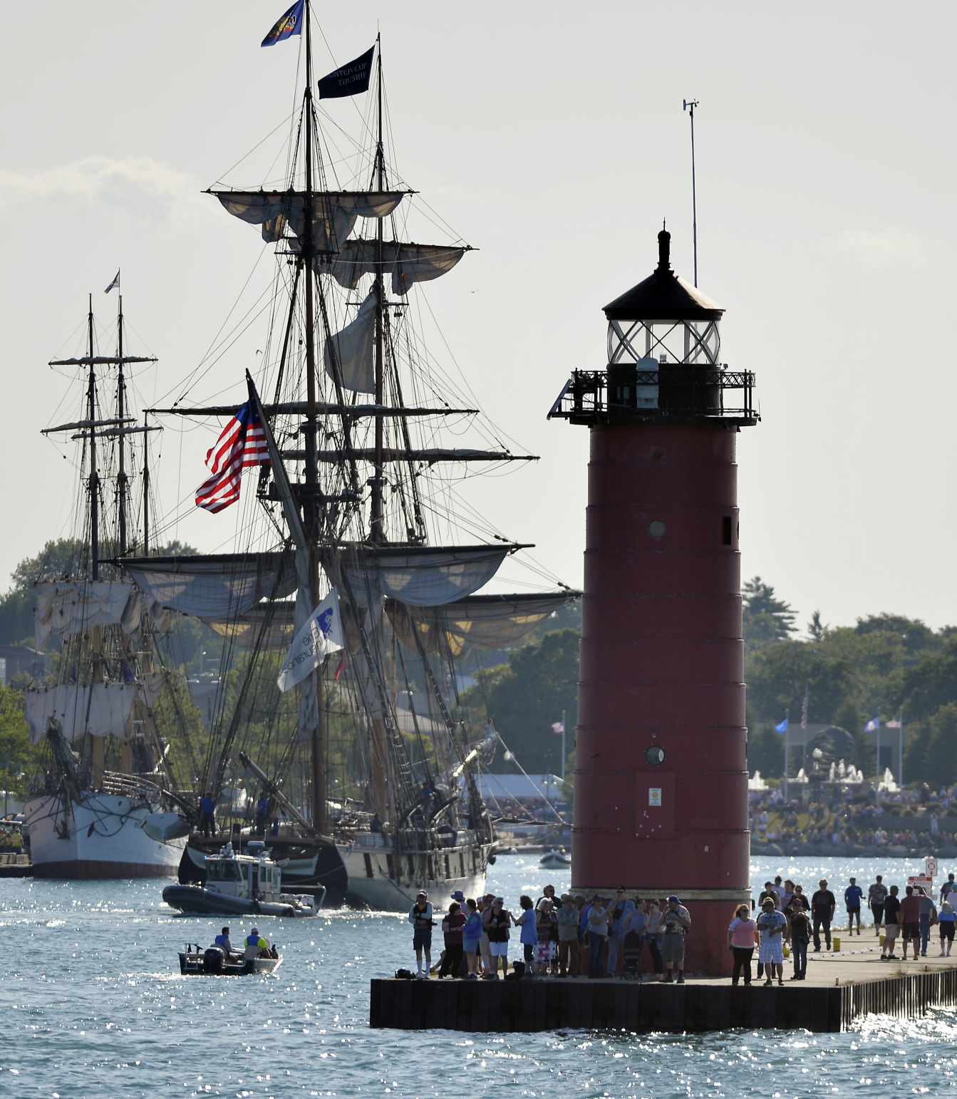 TALL SHIPS PARADE OF SAIL